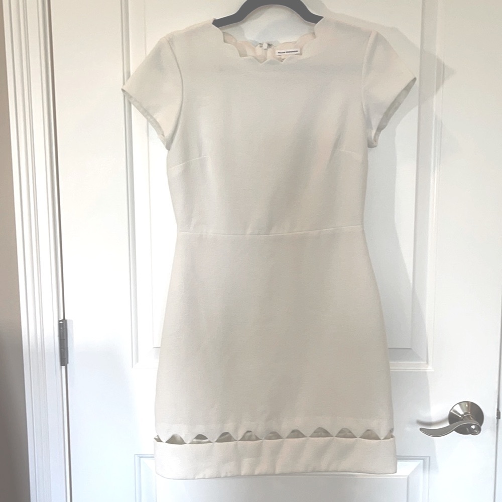 Elegant Club Monaco summer dress. Fully lined.